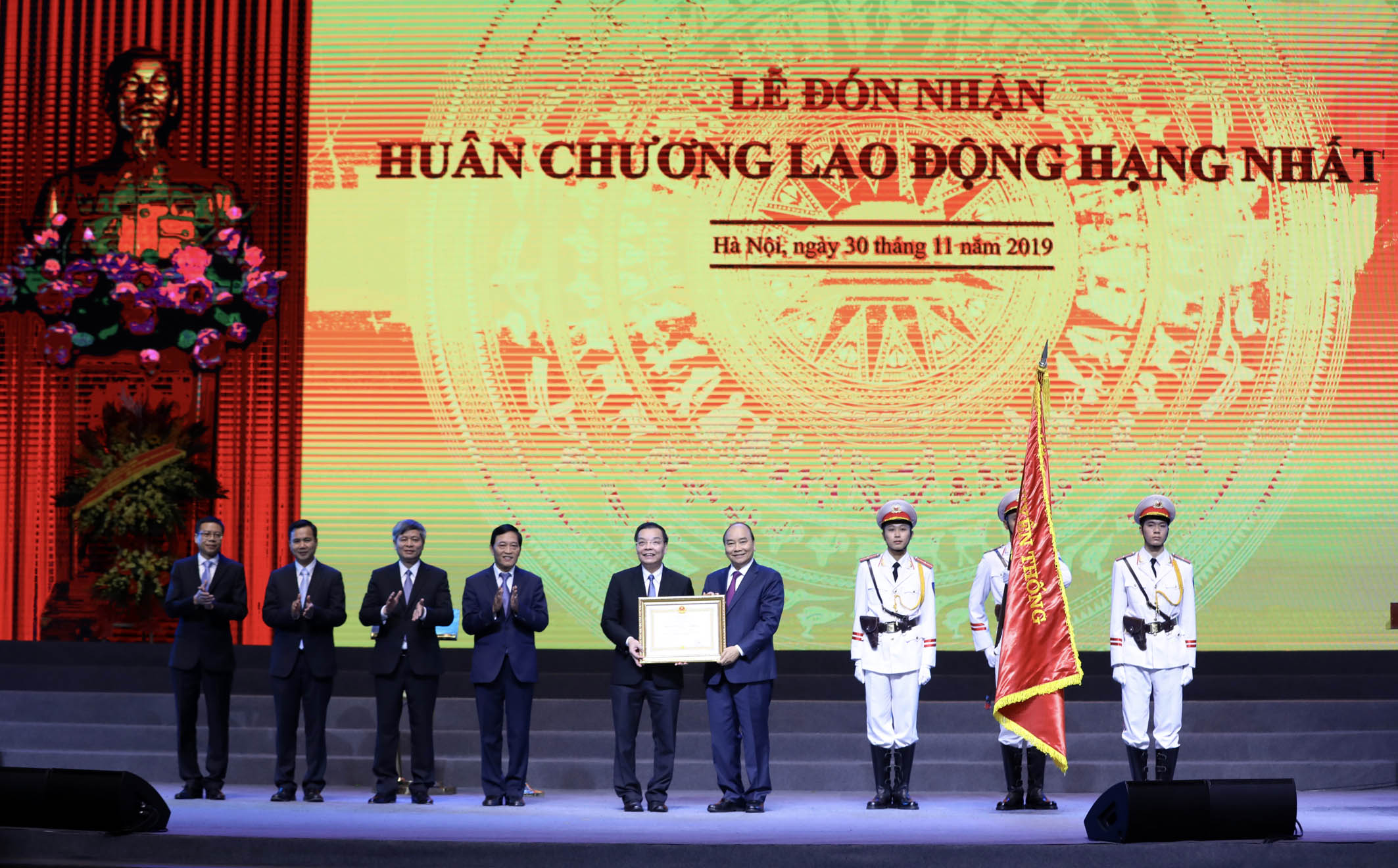 Bộ Khoa học và Công nghệ đón nhận Huân chương Lao động hạng Nhất